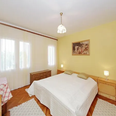 Дом отдыха In With Private Pool