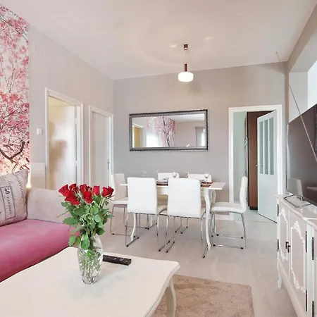 In With Private Pool Дом отдыха *