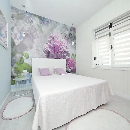 In With Private Pool Дом отдыха Задар