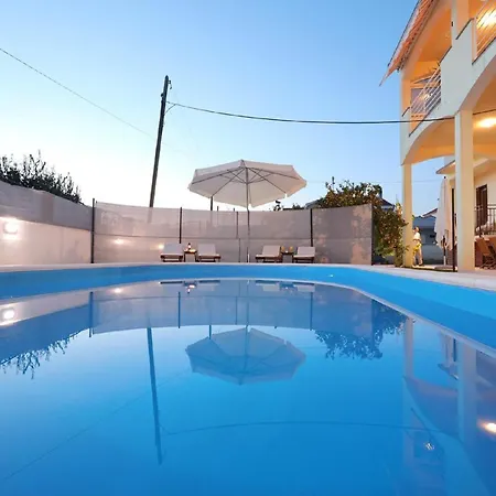 In With Private Pool Holiday home *